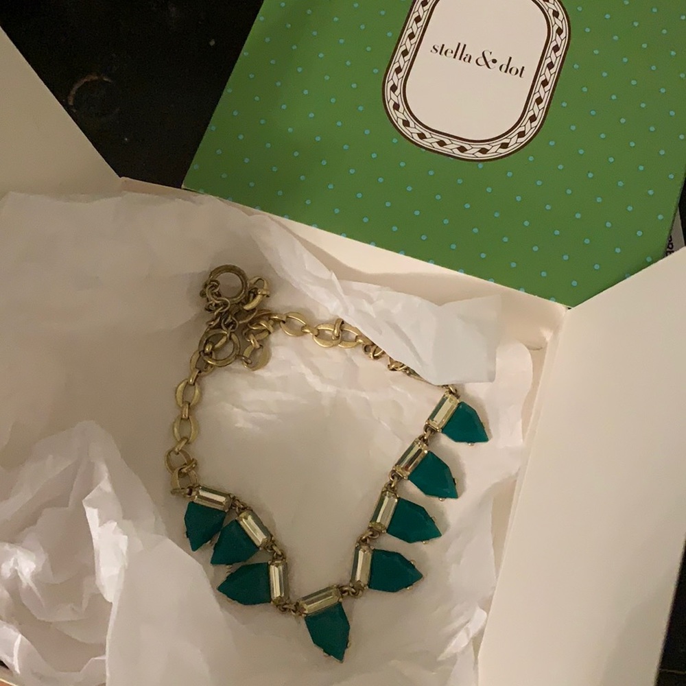 Stella and Dot green necklace